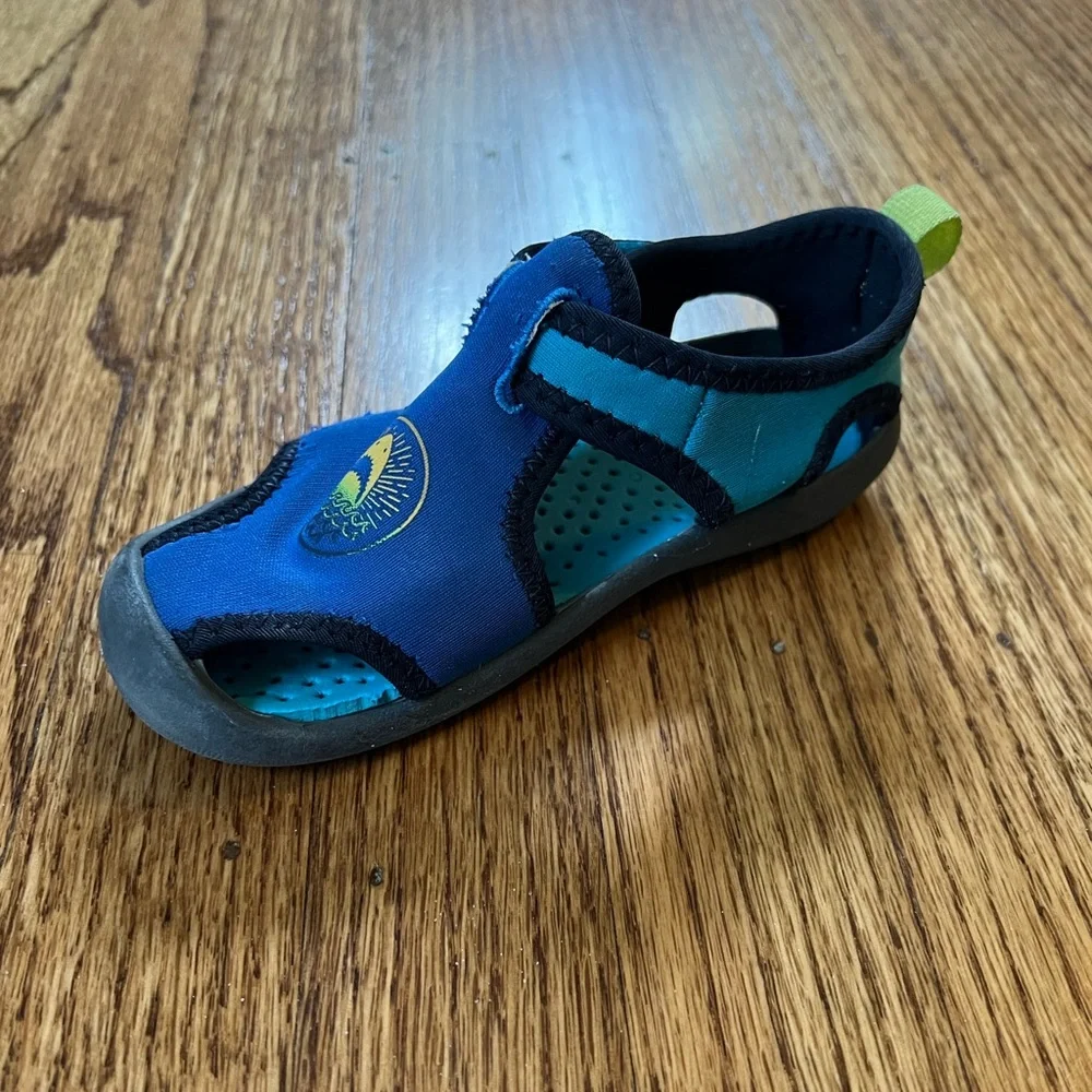 OshKosh Toddler Boy Water Shoes, Size 9